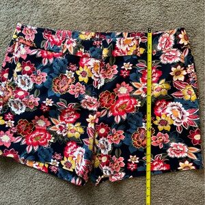 LOFT Plus Floral Shorts. Size 20